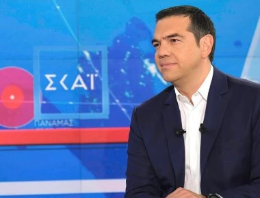 Δείτε το φιλί Κοσιώνη-Τσίπρα πριν τη συνέντευξη στον ΣΚΑΪ (βίντεο)